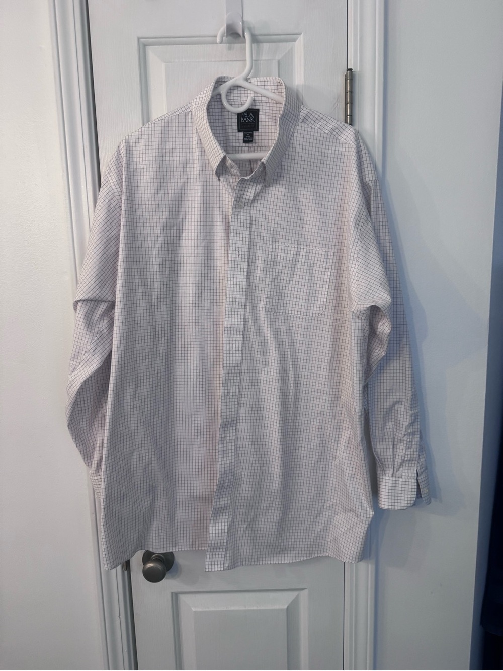 Jos A Bank Men's Classic Button-Down Dress Shirt